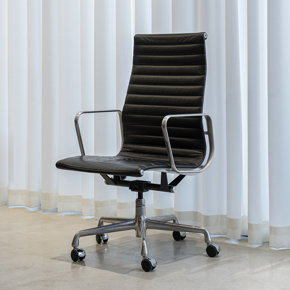 Aluminum Group Executive Chair (Black Leather) #002
