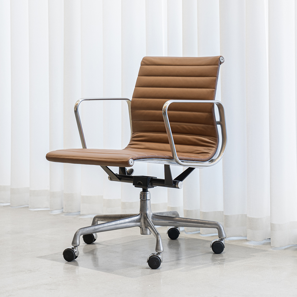 Aluminum Group Management Chair ( Brown Leather ) - A001