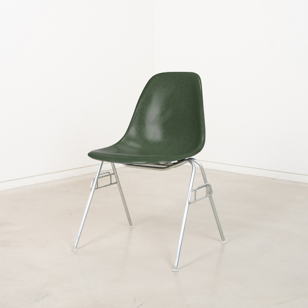 Vintage Eames Fiberglass Side Chair (Olive Green Dark)