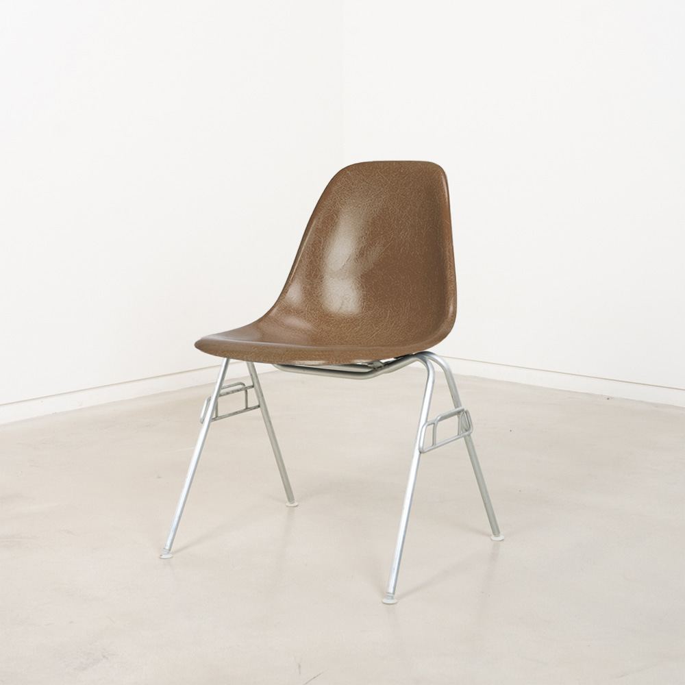 Vintage Eames Fiberglass Side Chair (Tan Dark)