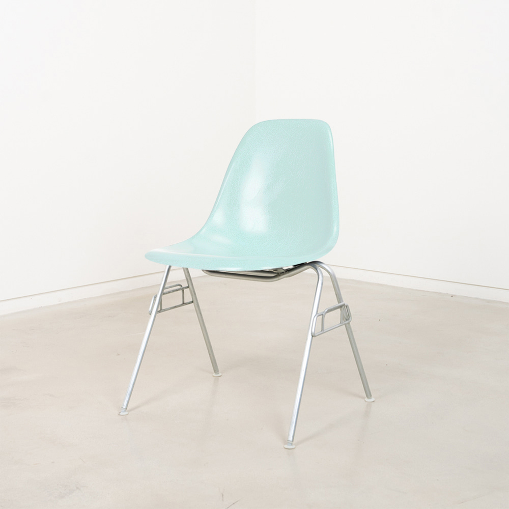 Vintage Eames Fiberglass Side Chair (Light Blue)