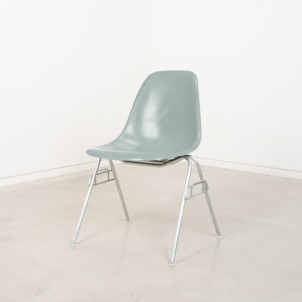 [Rare] Vintage Eames Fiberglass Side Chair (Seafoam Green)