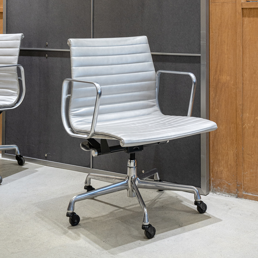 Aluminum Group Management Chair ( Silver ) - A001