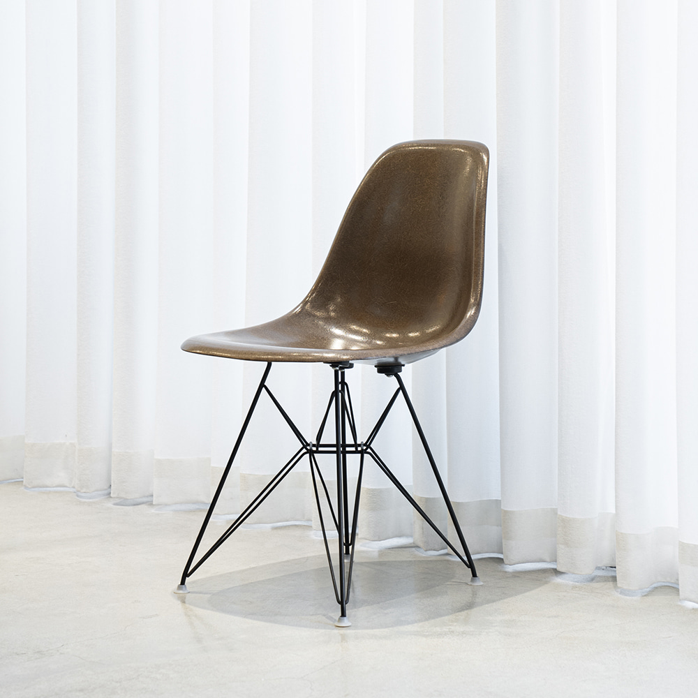 DSR Chair (Seal Brown)