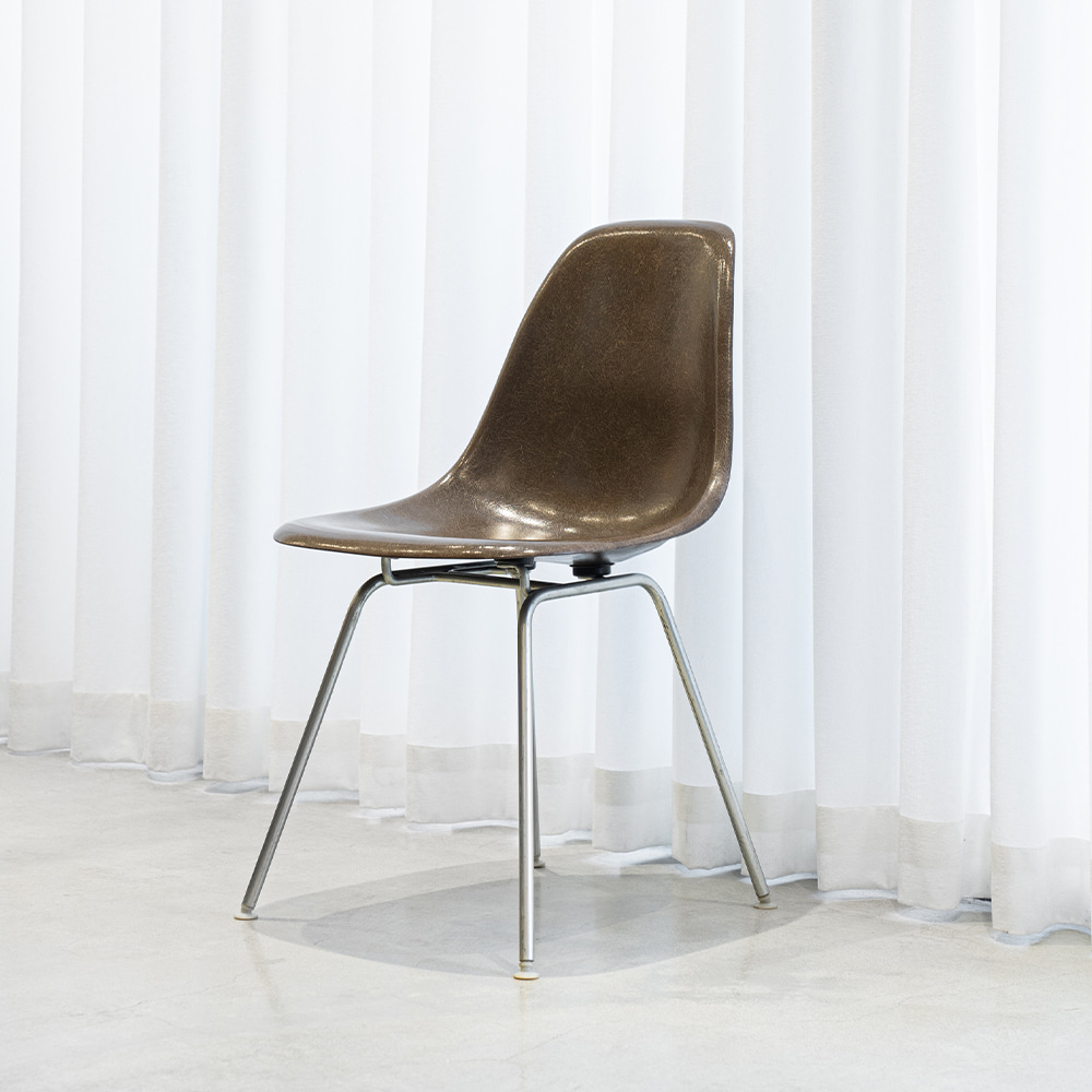 DSX Chair (Seal Brown)