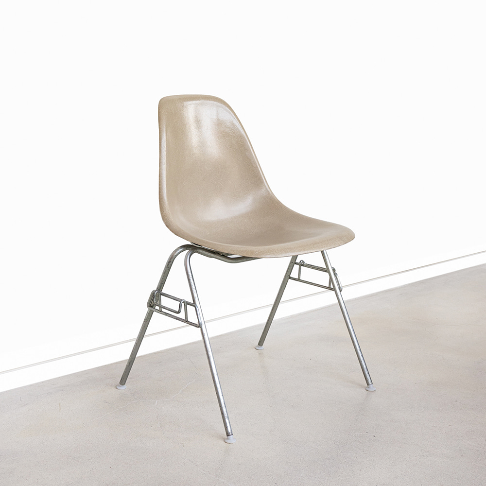 [B급제품] DSS Chair (Greige)